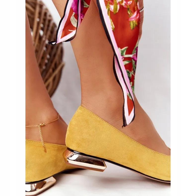 GELE LOAFERS OP GOUDEN HAKKEN VINCEZA 2110601 GEEL